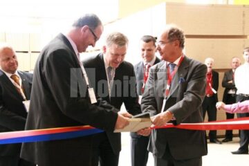 Momentul tăierii panglicii