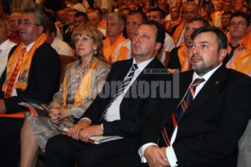 O parte din delegația suceveană care a fost prezentă la Conferința Națională a PD-L