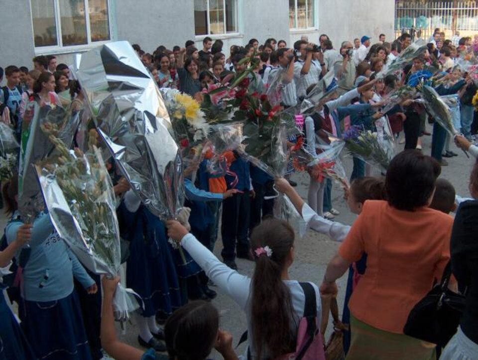 Clopoțelul de început de an școlar va suna astăzi pentru 130 de mii de elevi din județul Suceava Clopoțelul de început de an școlar va suna astăzi pentru 130 de mii de elevi din județul Suceava