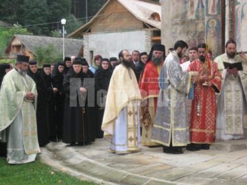 Obștea mănăstireasca de la Voroneț împreună cu soborul de preoți