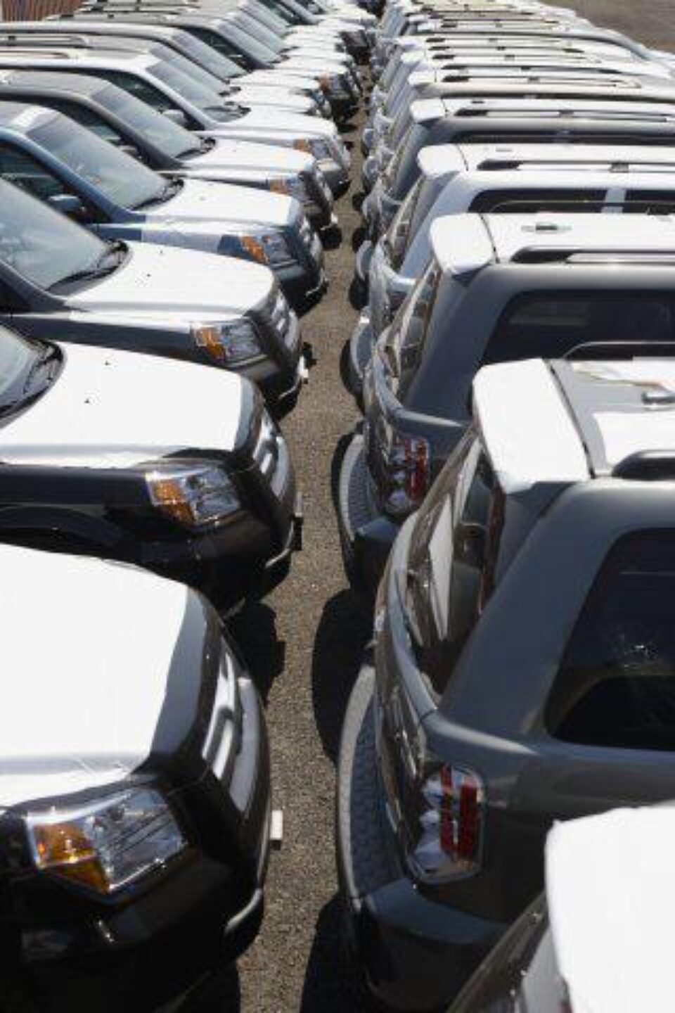 Românii au înmatriculat în 2008 mai puține automobile noi decât în 2007. Foto: JUPITER IMAGES