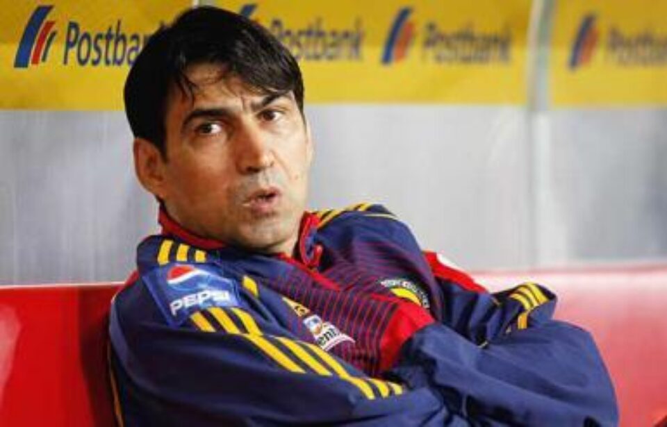 Pițurcă iese la atac