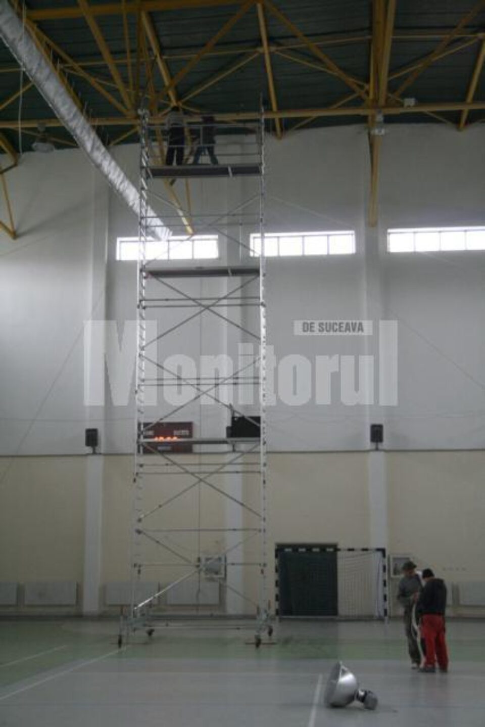 Noua instalație de iluminat a sălii LPS va fi funcțională până la primul meci de campionat de pe teren propriu