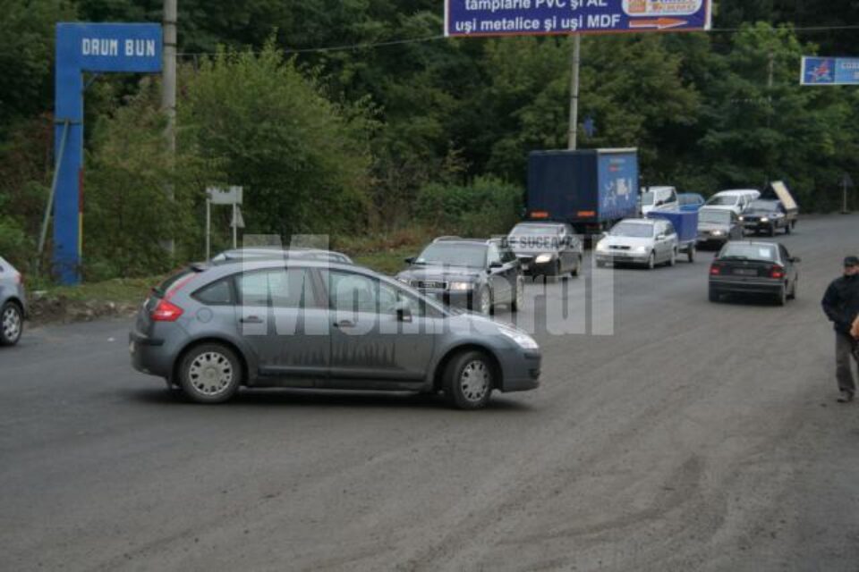 Indicatoare insuficiente: Închiderea circulației pe sub pasarela Șcheia dă bătăi de cap șoferilor