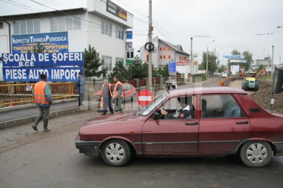 Autoturisme întoarse din drum