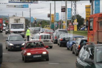 Bară la bară: Trafic de coșmar, după închiderea circulației pe sub pasarela Șcheia
