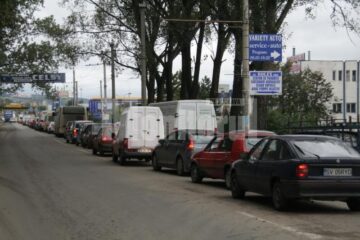 Bară la bară: Trafic de coșmar, după închiderea circulației pe sub pasarela Șcheia