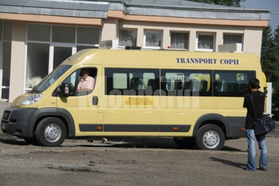 Nu toate microbuzele școlare din județul Suceava au licență de transport persoane Nu toate microbuzele școlare din județul Suceava au licență de transport persoane