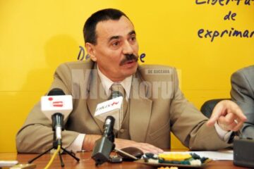 Mihai Sandu Capră: „Se bate cu pumnul în piept și spune că el face totul”