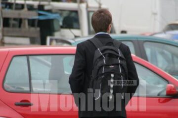Ținutele trendy ale liceenilor au fost înlocuite cu uniforme sobre