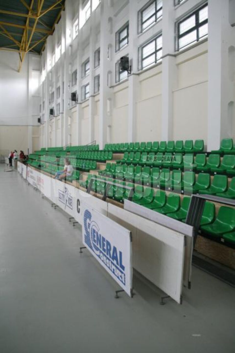 Sala LPS a fost dotată cu scaune