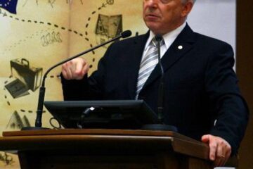 Isărescu spune că sistemul bancar românesc este mai puțin vulnerabil față de criza financiară internațională. Foto: MEDIAFAX
