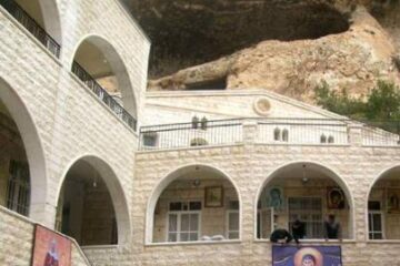 Mănăstirea Sfânta Tecla se află în localitatea Maaloula din Siria