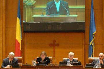 Președintele Băsescu ținând un discurs în Parlament. Foto: Sorin LUPȘA