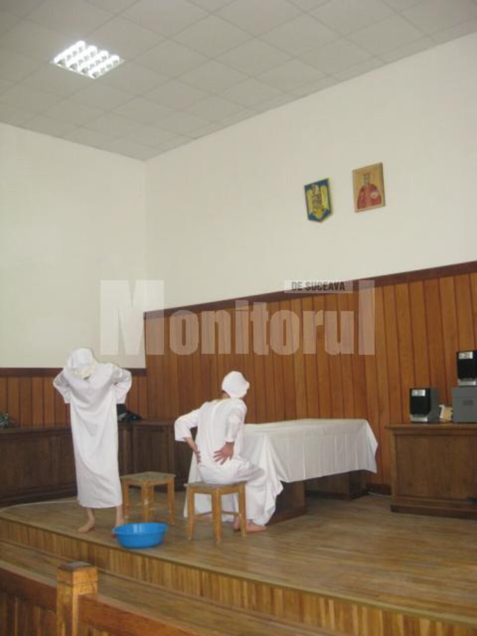 Spectacol de teatru, sub pază