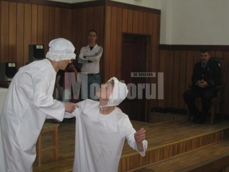 Spectacol de teatru, sub pază