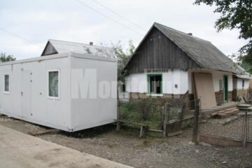 Sinistrați: O familie cu nouă copii din Țibeni s-a mutat ieri în casă nouă
