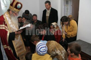Sinistrați: O familie cu nouă copii din Țibeni s-a mutat ieri în casă nouă