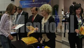 Recunoaștere: Olimpicii suceveni, premiați cu tricouri