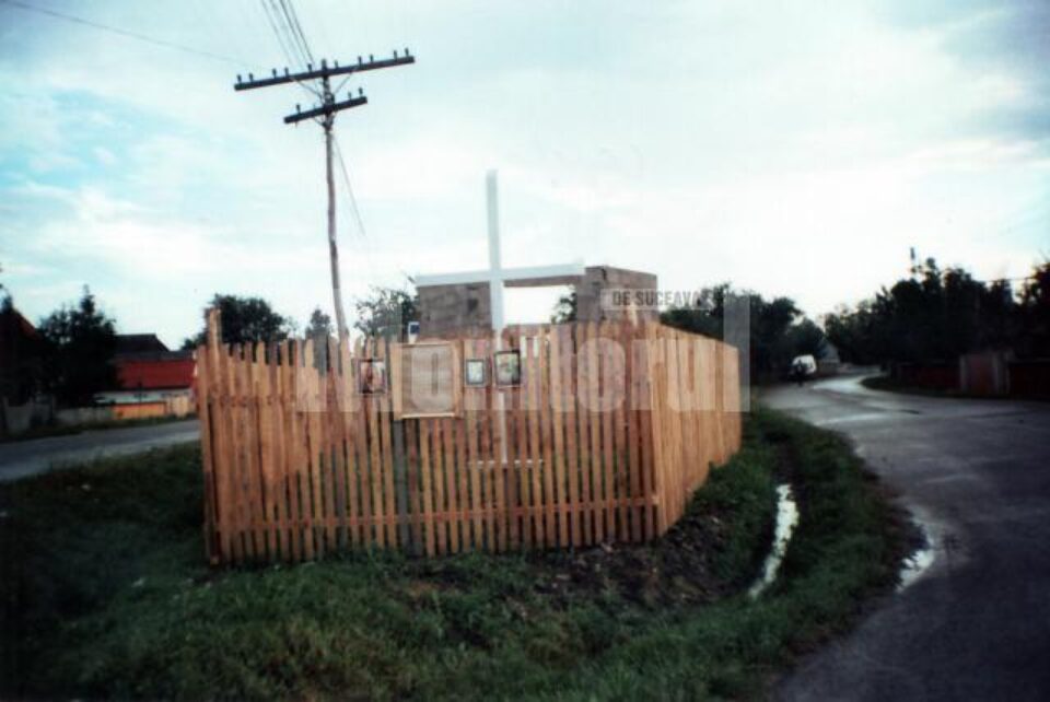 Au nevoie de ajutor: Două familii construiesc o capelă în satul Botești