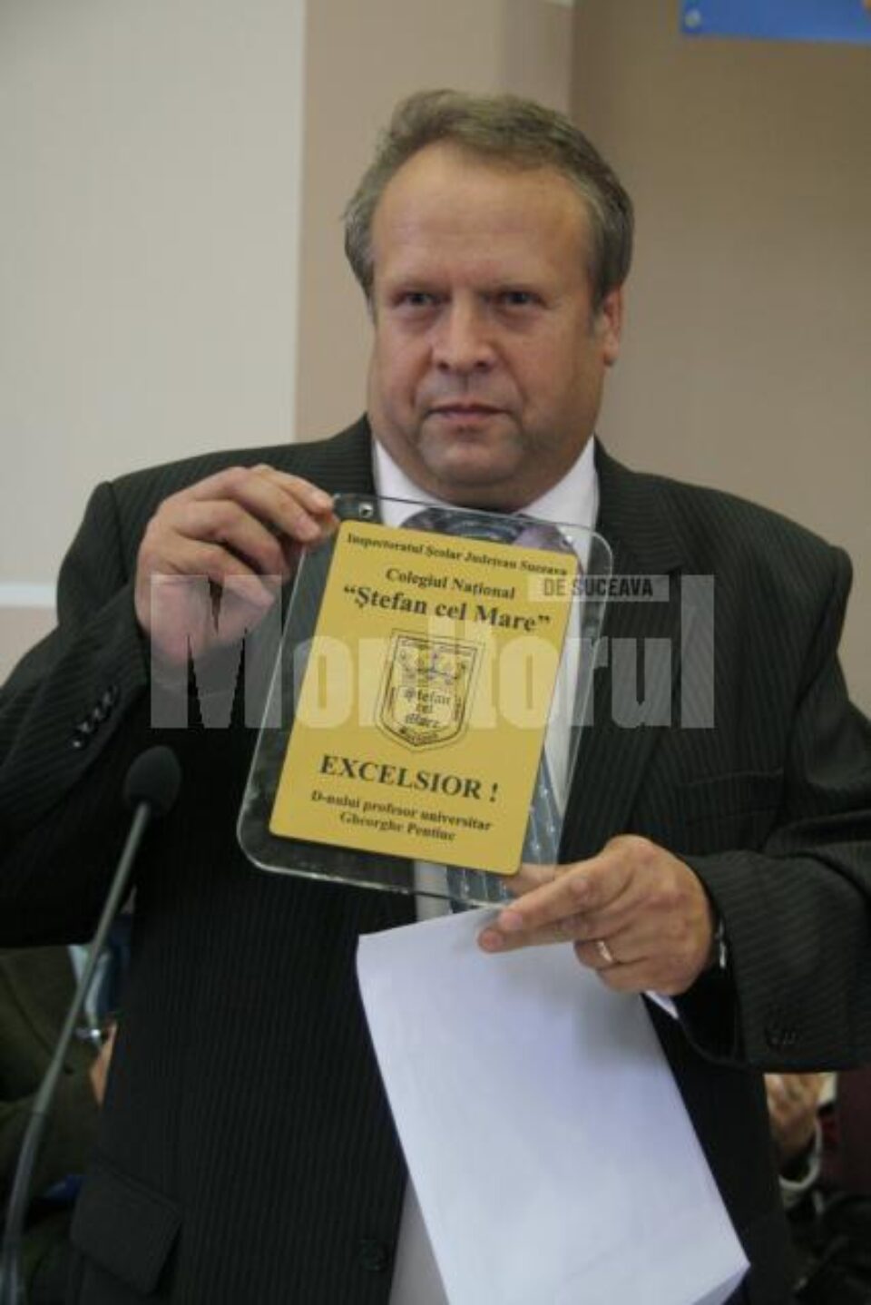 Sute de elevi și profesori, din toate colțurile județului, însoțiți de profesorii care i-au pregătit și de părinți, au venit să-și primească premiul