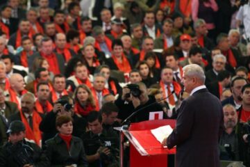 Adrian Nastase în timpul discursului ținut la Congresul extraordinar al Aliantei PSD-PC. Foto: MEDIAFAX