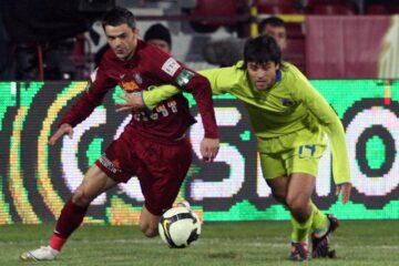 Juan Toja (D), de la Steaua Bucuresti, și Dani Ricardo da Silva (S), de la CFR Cluj. Foto: MEDIAFAX