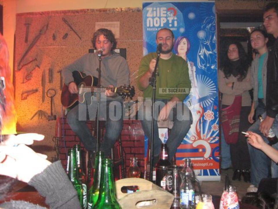 Cei doi membri ai grupului au susținut un concert pe cinste