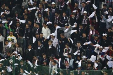 Suporterii rapidiști au fluturat batistele albe, semn că vor demisia lui Peseiro Suporterii rapidiști au fluturat batistele albe, semn că vor demisia lui Peseiro