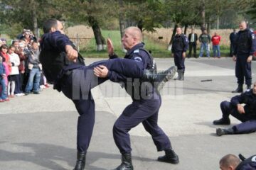 Demonstrație: Jefuitori înarmați și un evadat, prinși de jandarmi