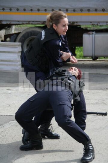 Demonstrație: Jefuitori înarmați și un evadat, prinși de jandarmi