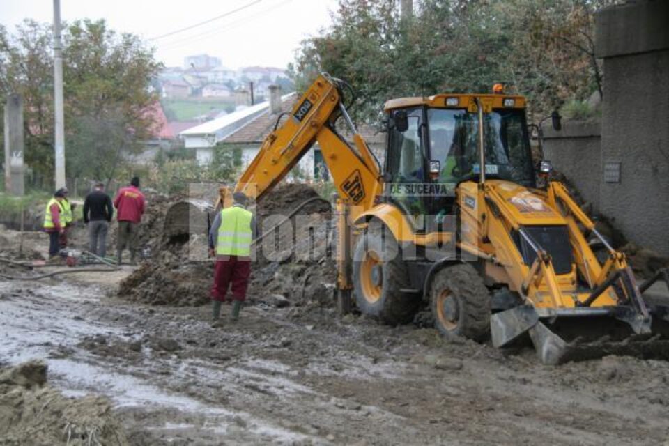 Gheorghe Flutur, care a verificat, în cursul zilei de ieri, modul în care se realizează lucrările în zona „pasarelei” din comuna Șcheia