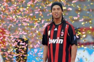 Negocieri viciate: Ronaldinho, transferat la Milan prin minciuni
