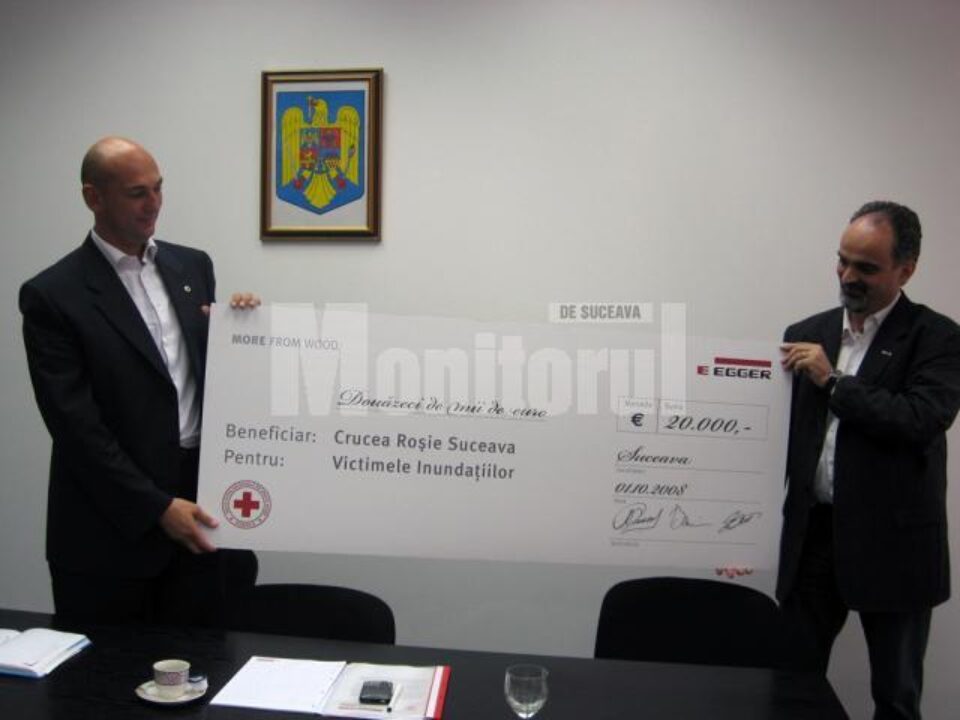 Sprijin: Egger donează Crucii Roșii 20.000 de euro pentru sinistrați Sprijin: Egger donează Crucii Roșii 20.000 de euro pentru sinistrați