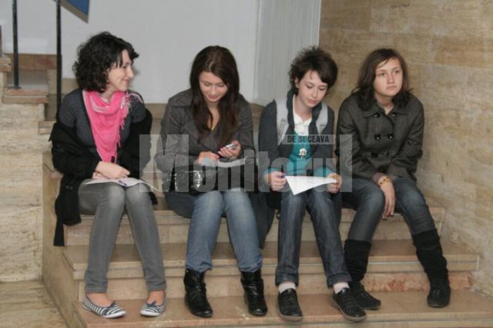 Zeci de adolescente au participat sâmbătă la o preselecție de fotomodele
