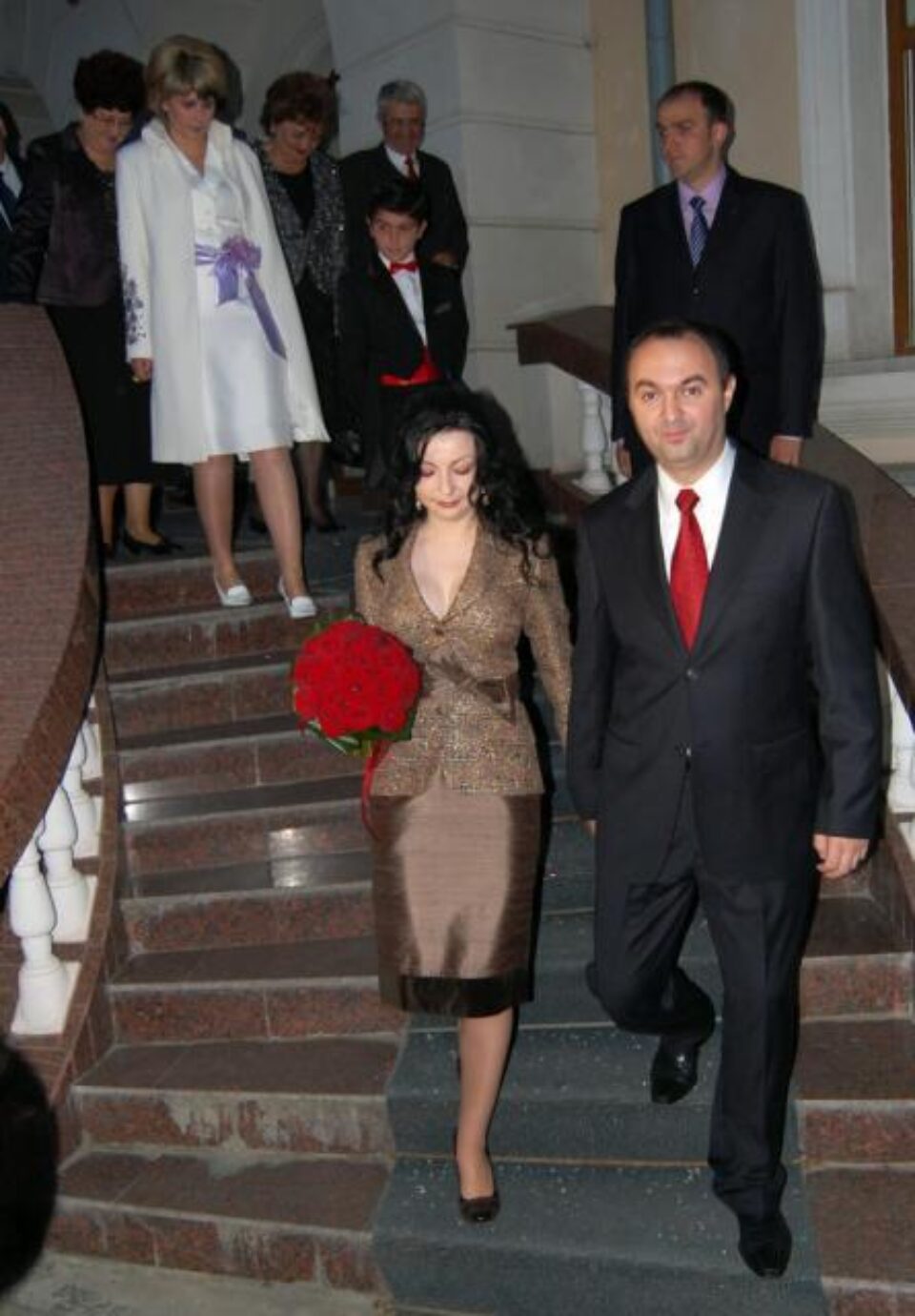 Cristian Adomniței, s-a căsătorit civil, sâmbătă seară, la Iași, cu avocata Sabina Vișinari. Foto: MEDIAFAX