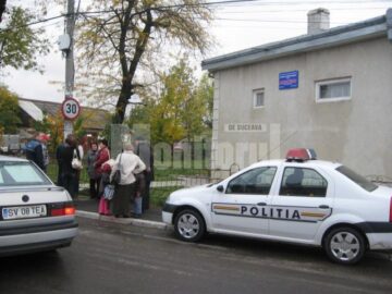 Surprize neplăcute: Lacăte și lanțuri pe poarta grădiniței