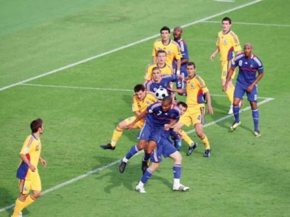 Dacă în meciul direct de la Euro românii nu au tras nici un șut pe poartă, Mutu și compania speră să dea lovitura sâmbătă Dacă în meciul direct de la Euro românii nu au tras nici un șut pe poartă, Mutu și compania speră să dea lovitura sâmbătă