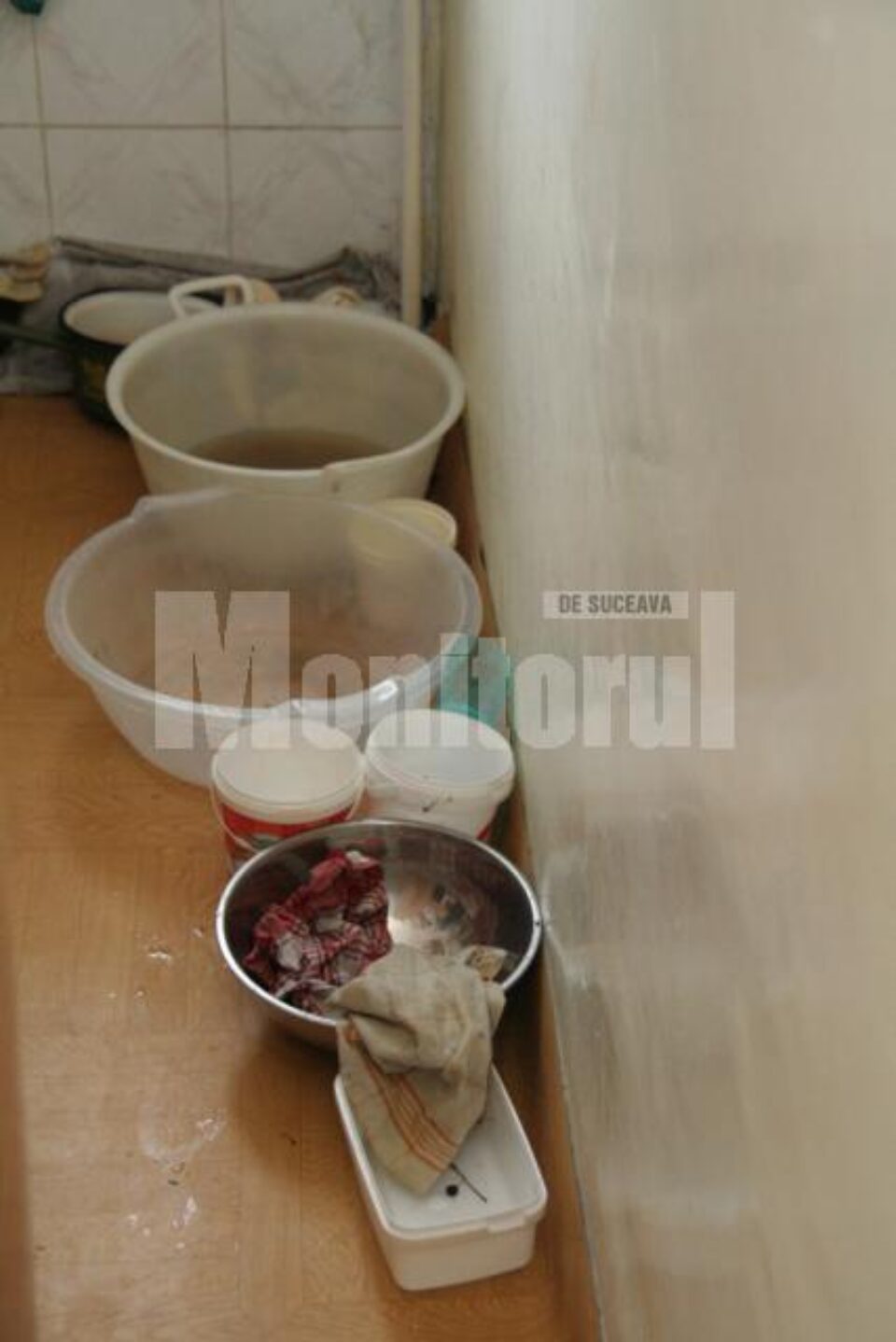 Probleme: Weekend cu apa în casă, din cauza firmei care le mansardează blocul