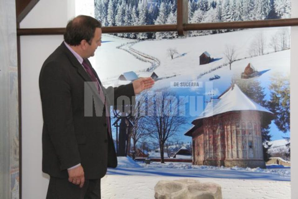 Schimbări: Flutur are cerdac în fața biroului de la Consiliul Județean