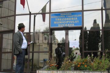 Cei care au vrut să-și rezolve diverse probleme sau să facă plăți prin Trezorerie au fost nevoiți să aștepte două ore