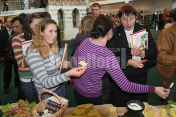 Promovare: Mâncare tradițională, vișinată și plimbări cu mocănița la Centrul Economic