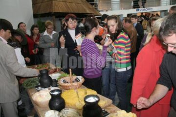 Promovare: Mâncare tradițională, vișinată și plimbări cu mocănița la Centrul Economic