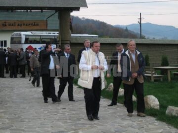 Relaxare: Flutur a dansat și a făcut echitație pentru oaspeții străini