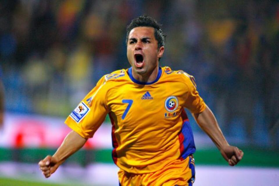 Florentin Petre se bucură de un gol înscris în meciul cu Franța. Foto: BOGDAN MARAN - MEDIAFAX FOTO