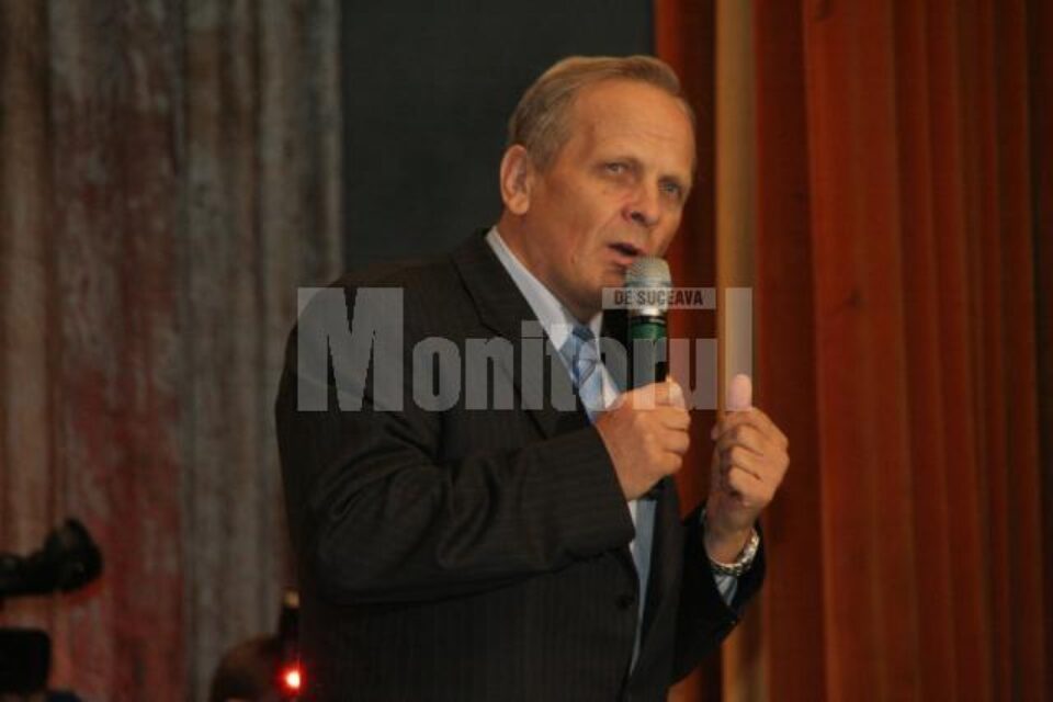 Theodor Stolojan: „În calitate de candidat la funcția de prim-ministru, îmi iau angajamentul de a fi responsabil” Theodor Stolojan: „În calitate de candidat la funcția de prim-ministru, îmi iau angajamentul de a fi responsabil”