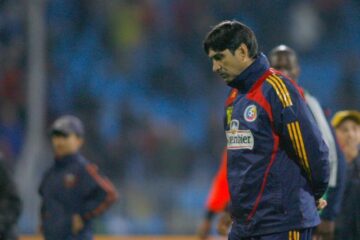 Victor Pițurcă: „Am făcut prea repede pasul înapoi, n-am ținut mingea”. Foto: BOGDAN MARAN - MEDIAFAX