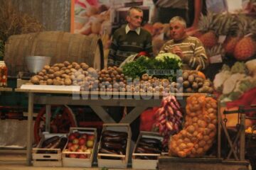 Proiecte: PD-L și-a prezentat programul pentru agricultură din fața unei piețe