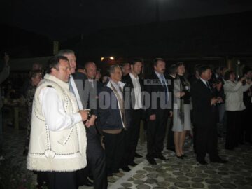 Relaxare: Flutur a dansat și a făcut echitație pentru oaspeții străini