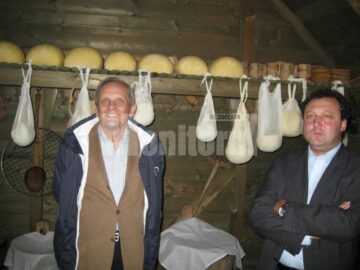 Relaxare: Flutur a dansat și a făcut echitație pentru oaspeții străini